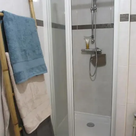 Apartament Rer C Les Gresillons Near Paris