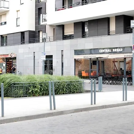 Apartament Rer C Les Gresillons Near Paris *