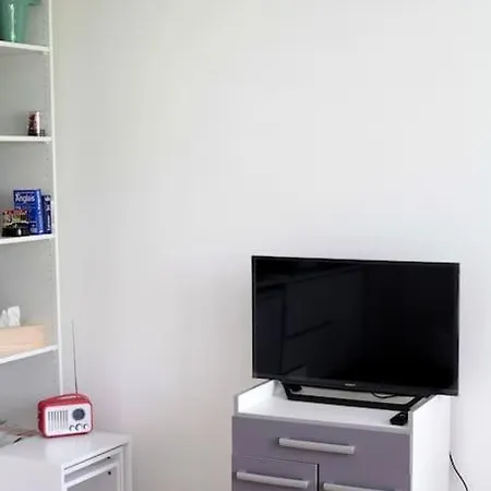 Apartament Rer C Les Gresillons Near Paris Asnières